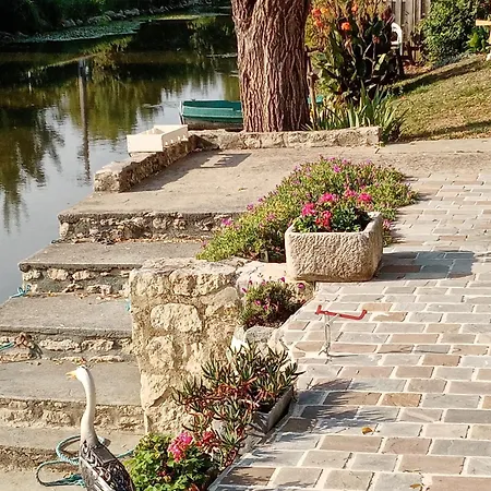 Marais Poitevin Nature Et Serein Vue Imprenable Sur La Riviere Calme Absolu Ideal Pour Familles Couples Voyageurs *