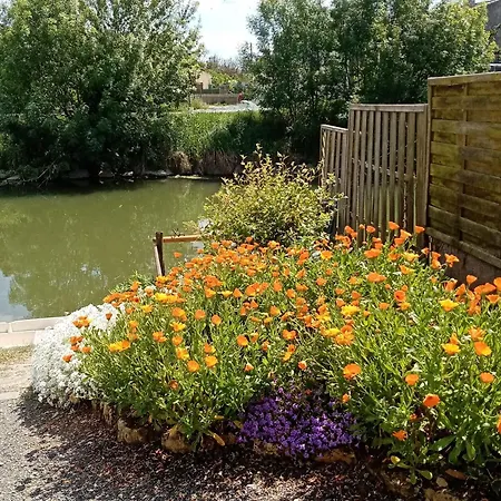 Marais Poitevin Nature Et Serein Vue Imprenable Sur La Riviere Calme Absolu Ideal Pour Familles Couples Voyageurs Prázdninový dům *