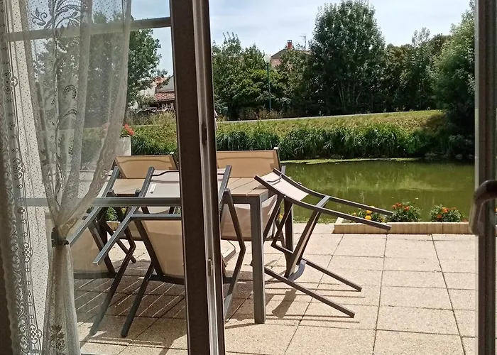 Marais Poitevin Nature Et Serein Vue Imprenable Sur La Riviere Calme Absolu Ideal Pour Familles Couples Voyageurs * La Taillee