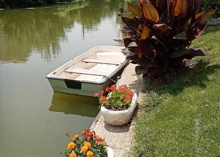 Marais Poitevin Nature Et Serein Vue Imprenable Sur La Riviere Calme Absolu Ideal Pour Familles Couples Voyageurs Prázdninový dům *