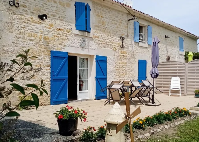 Marais Poitevin Nature Et Serein Vue Imprenable Sur La Riviere Calme Absolu Ideal Pour Familles Couples Voyageurs La Taillee