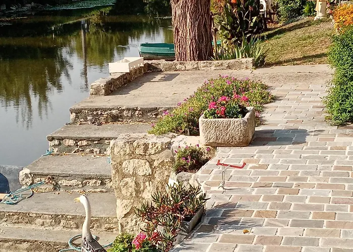 Marais Poitevin Nature Et Serein Vue Imprenable Sur La Riviere Calme Absolu Ideal Pour Familles Couples Voyageurs *