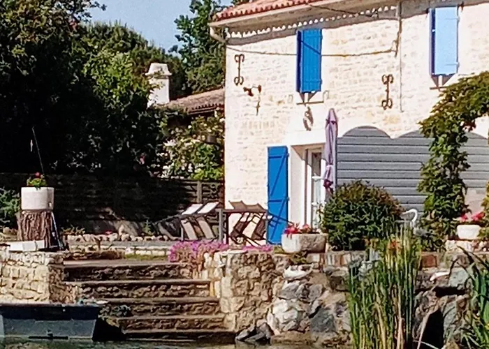 Marais Poitevin Nature Et Serein Vue Imprenable Sur La Riviere Calme Absolu Ideal Pour Familles Couples Voyageurs Prázdninový dům La Taillee