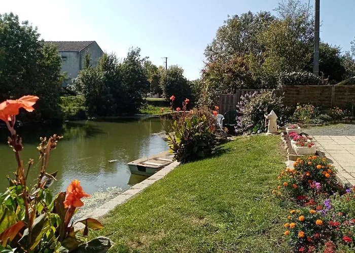 Marais Poitevin Nature Et Serein Vue Imprenable Sur La Riviere Calme Absolu Ideal Pour Familles Couples Voyageurs Prázdninový dům